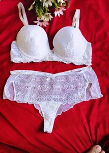 White Lace detail bra with sexy penty