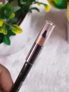 The Swiss Beauty Eyebrow Definer Pencil in Black i