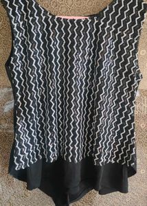 Kids 6-8 years NEW Top with Sequined Bow