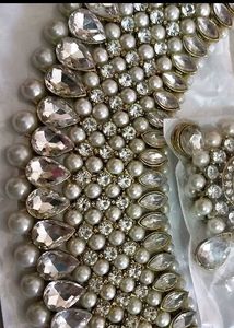 Choker With Bindi And Earrings