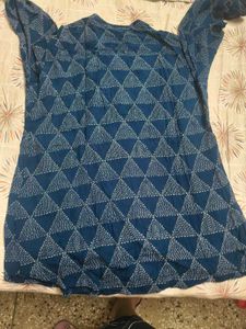Blue Geometric Print Short Kurta in Xl size