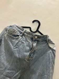 ankle length ripped mom jeans
