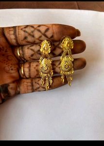 Elegant Gold Necklace &amp; Earring Set