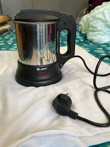 Electric Kettle 3+ Liter In Good Condition