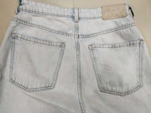 Light Wash Ripped Jeans