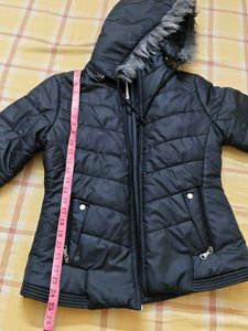 Stylish Padded Jacket with Detachable Fur Hood