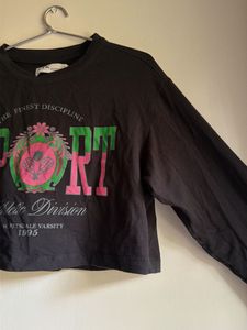 Black Cropped Sport Graphic Long Sleeve Top