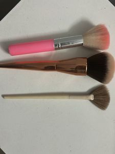 Set of 3 Makeup Brushes