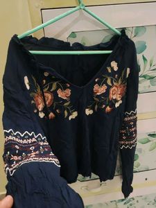 Embroidered Long Sleeve V-Neck Top