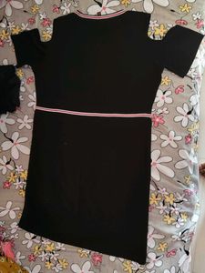 Black bodycon dress