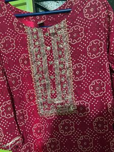 Vibrant Pink Ethnic Pants with Golden Motifs