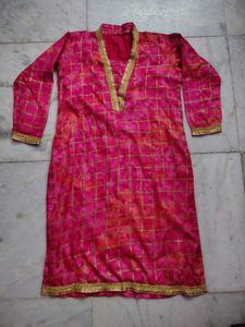 Elegant Pink Kurta with Gold Embellishments