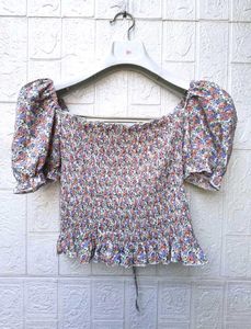 New with tag Floral Puff Sleeve Smocked Crop Top