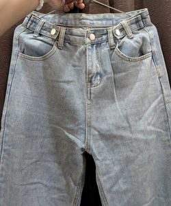 Light Wash Baggy Jeans