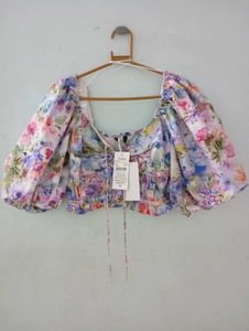 New ( with tags )Floral Puff Sleeve Crop Top