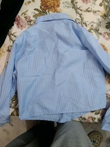 cropped blue shirt