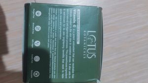 2 Lotus Vitamin C Skin Brightening Night Cream