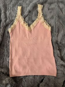 🎀🧞‍♀️👛💘Pink Lace Trim Cami Top