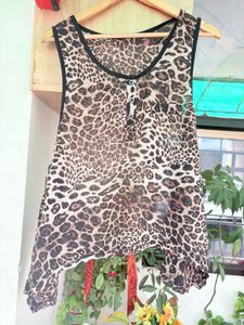 Chic Leopard Print Sleeveless Top