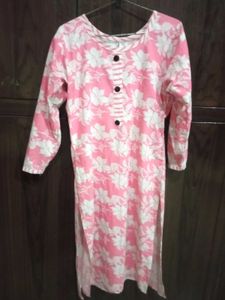 Pink Floral Kurta Set pant have only one pocket
