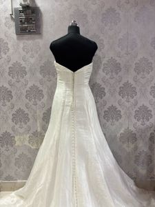 Elegant Strapless Wedding Dress