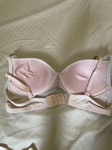 Comfortable seemles Bra and padded Sports