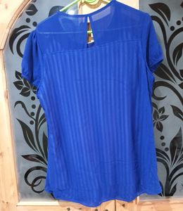 Chic Blue Striped Top