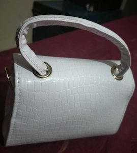 Chic White Croc Embossed Clutch