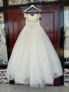 Elegant White Off-Shoulder Wedding Gown