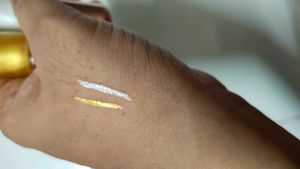 white and golden eyeliner combo
