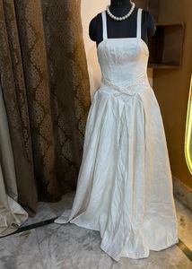 Elegant White Bridal Lehenga with Beaded Belt
