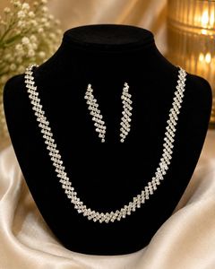 Stunning Rhinestone Necklace & Earring Set