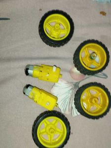 set of 2 gear moters with 4 wheel