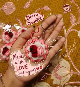 crochet cream tert Keychain🩷✨