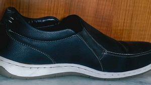 Men's Black Leather Slip-On Shoes