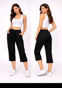 Stylish Black Wide-Leg Capri