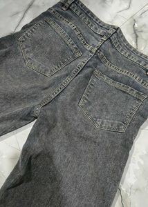 Grey Wash Straight Leg Jeans 🌀