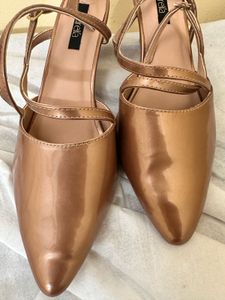 ✨ Pretty heels looking for a new home ✨