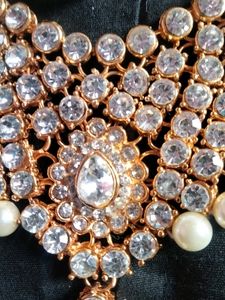 Beautiful Necklace With Bindiya (Without Earrings)