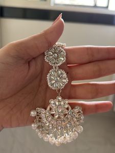 Elegant Kundan Maangtika
