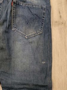 Ma4472 Levi's jeans waist 28 inches