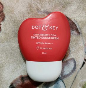Dot &amp; Key Strawberry Tinted Sunscreen SPF 50+