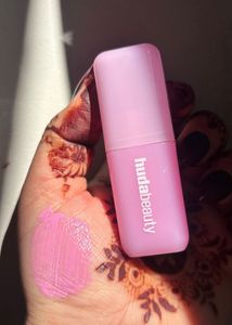 Huda Beauty blush