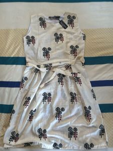 Chic White Sleeveless Dress with Abstract Print