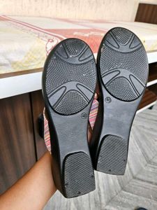 Sakshi Footwear Striped Flat Sandals