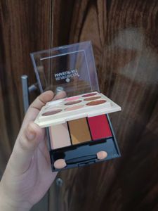 Makeup pallet combo