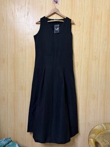 Classic Black Sleeveless V-Neck Dress