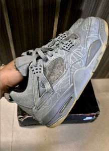 NIKE AIR JORDAN 4  "KAWS"