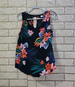 Old Navy Sleeveless Cutout-Back Tank Top
