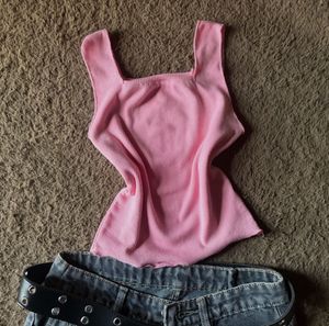 Cute pink top 🎀